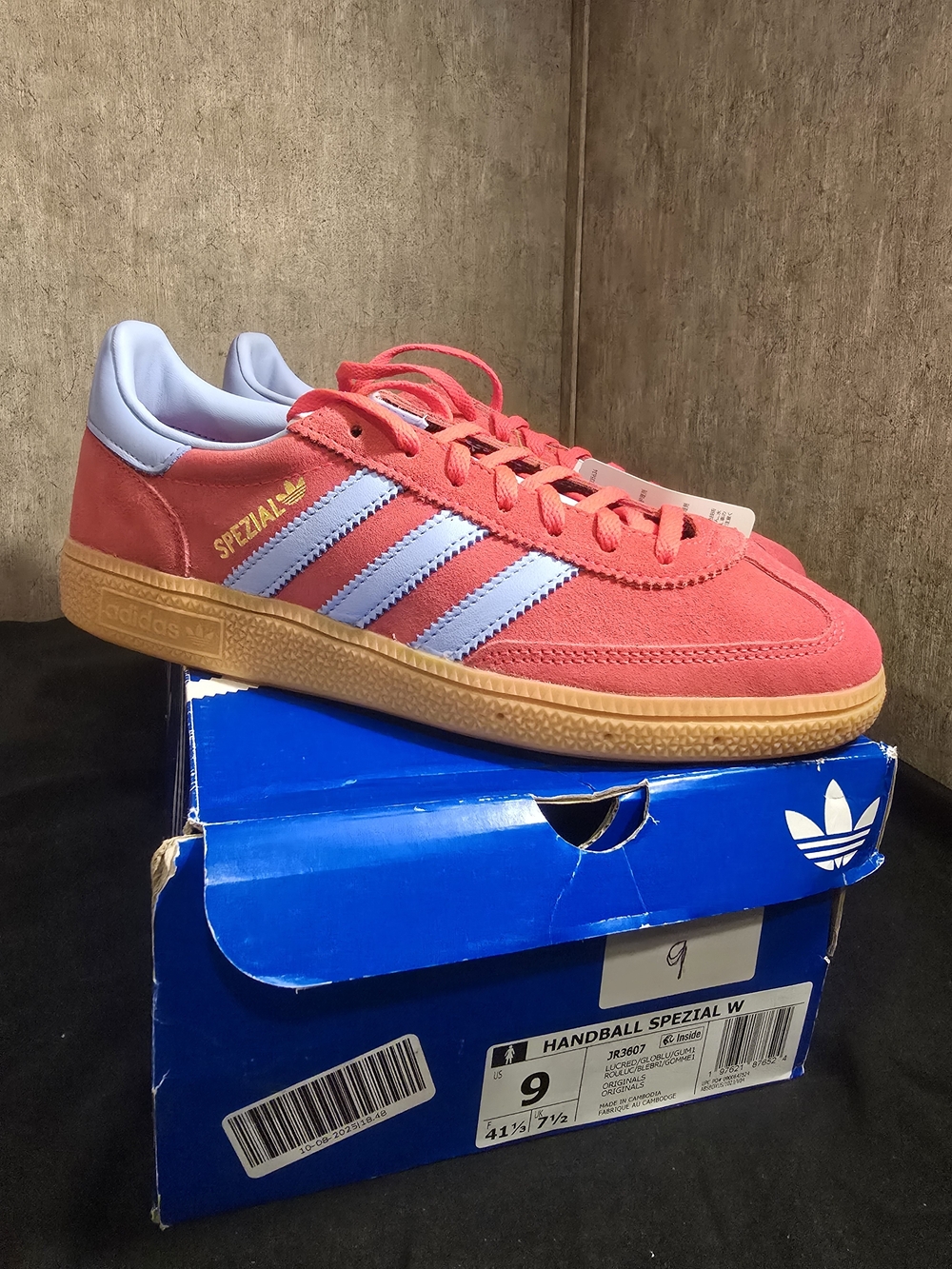 adidas Handball Spezial Coral with Light Blue Stripes Womens size 9